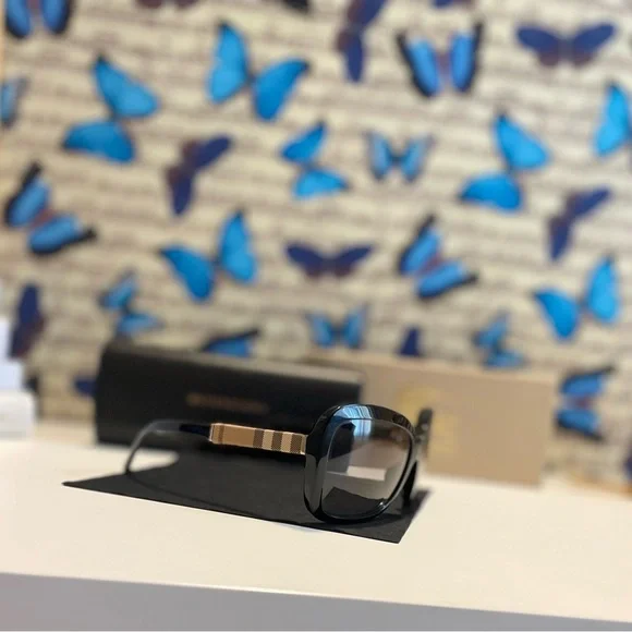 Burberry Black Sunglasses - Picture 4 of 5